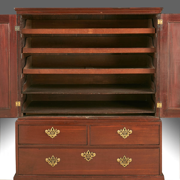 A Georgian Mahogany Linen Press - WB113