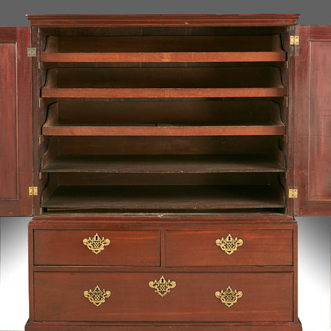 A Georgian Mahogany Linen Press - WB113